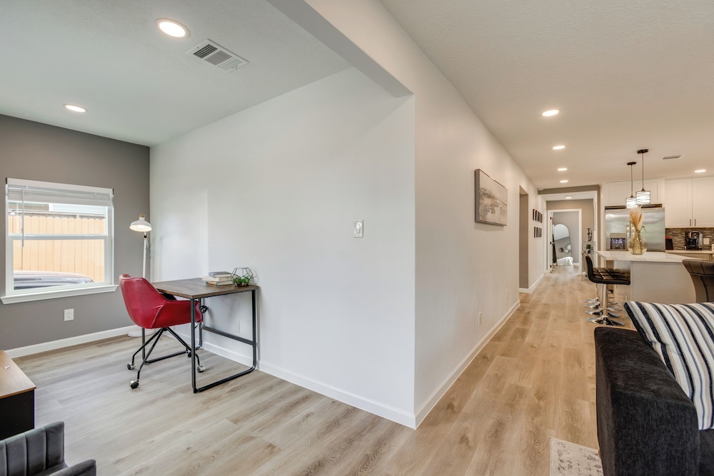 Updated Home w/ Hot Tub in Houston's Northside!