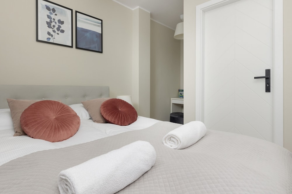Pet Friendly Apartment by Renters view 3
