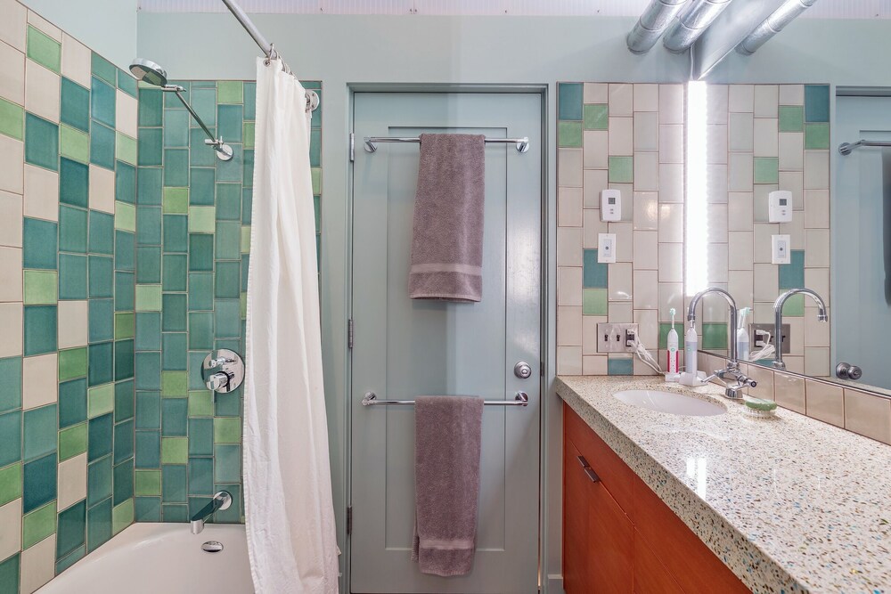 Sun-filled Sunnyside Home On North Fir St Eco-friendly Home Peace & Privacy 3 Bedroom Home by RedAwning view 5