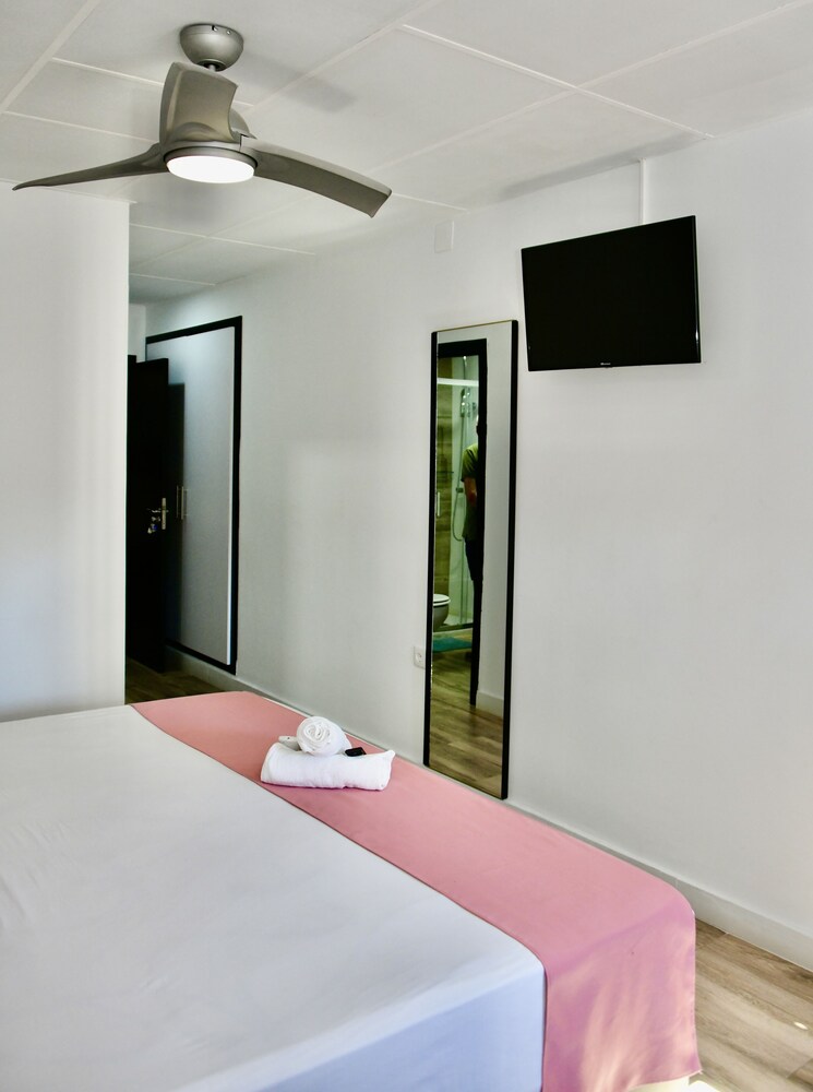 Hostal Garden Rous view 2