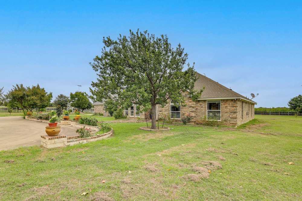 5 Acres! Countryside Getaway Outside Fort Worth