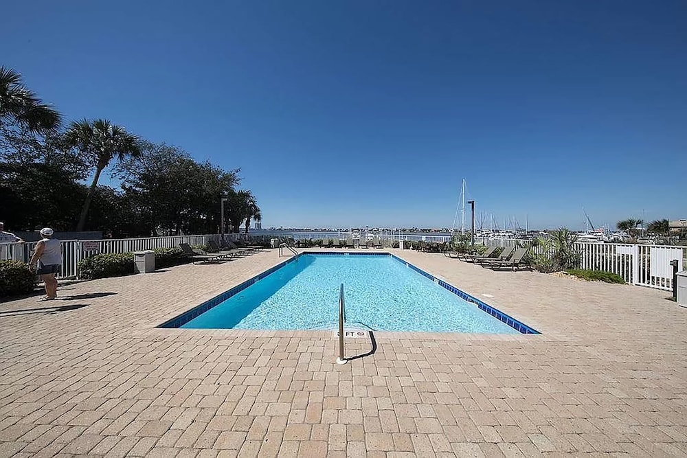 South Harbour 12E