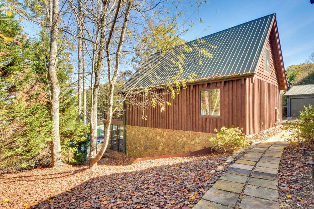 Beautiful Lake Keowee Home w/ Boat Dock & Fire Pit