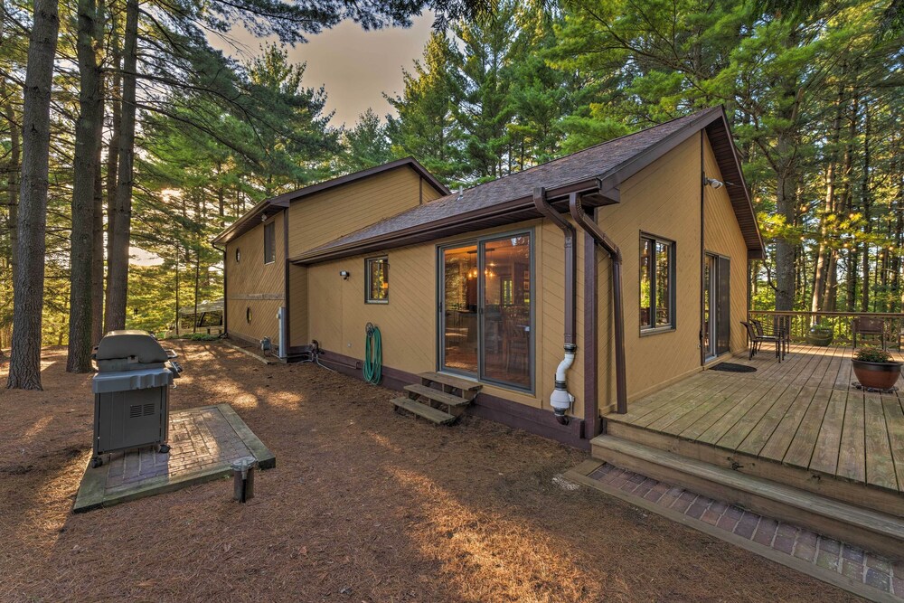 Lake Geneva Vacations - Lake Geneva Getaway w/ Fire Pit: Near Golf - Property Image 4