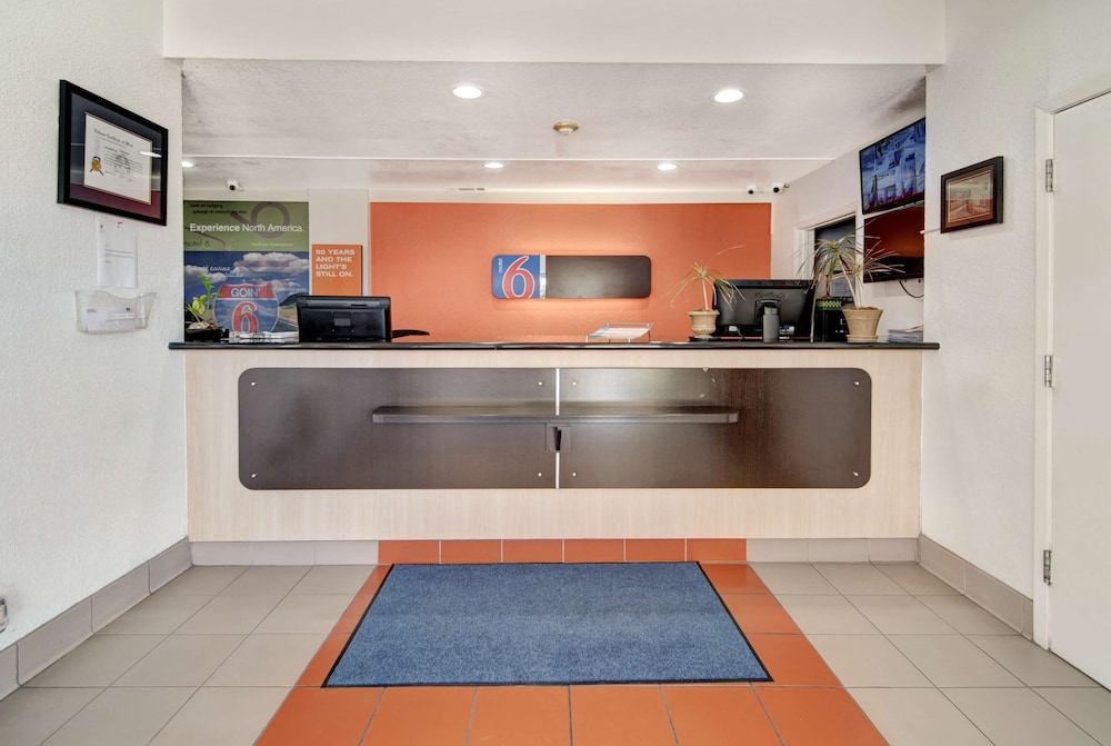 Motel 6 Dallas, TX - Forest Lane