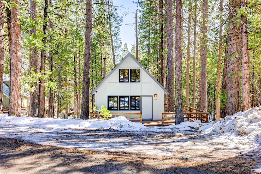 California Cabin Rental - Hike, Ski, Boat!