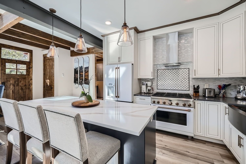 1890 The Seasons 3 Bedroom Townhouse