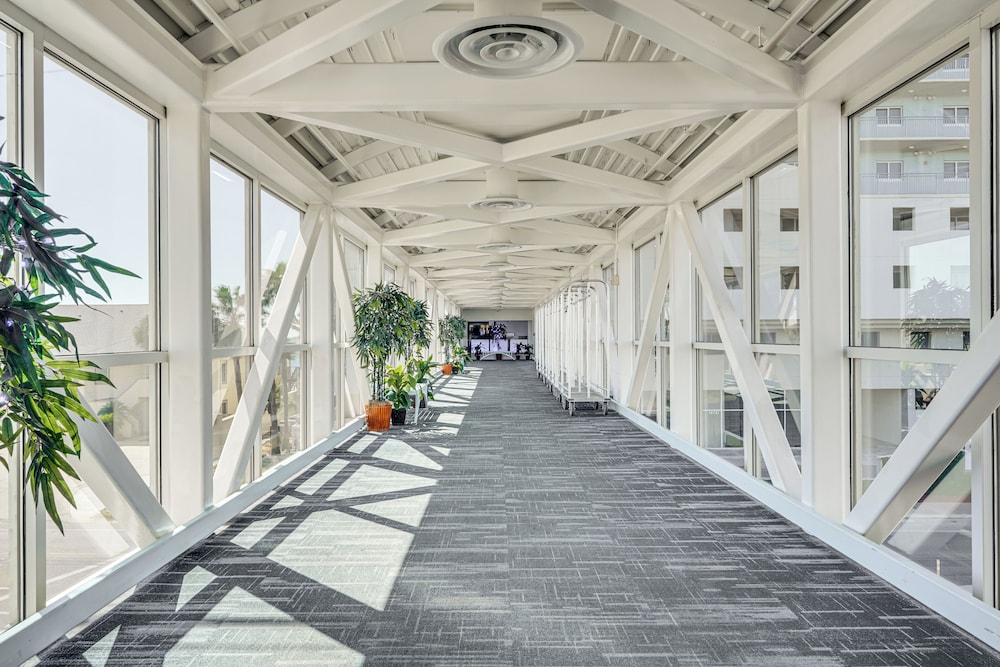 Beachfront Panama City Condo: Walk to Pier Park!