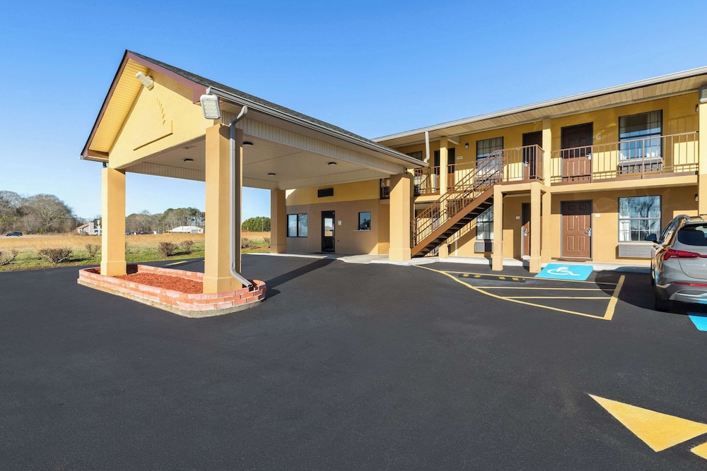 Monroe Vacations - Quality Inn - Property Image 23