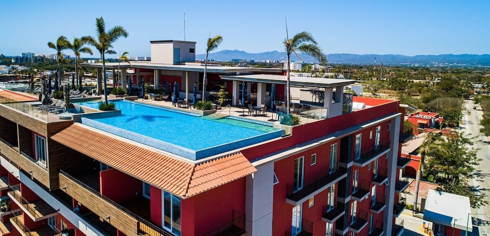 Equipped 3BR House - Pool - Gym - 5 min to Beach
