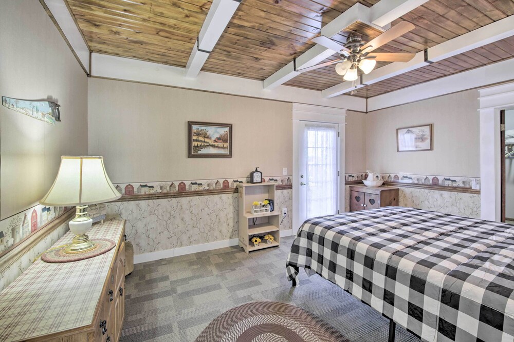 Bloomington Vacations - Scenic Gosport Getaway, Over 100 Years Old - Property Image 5