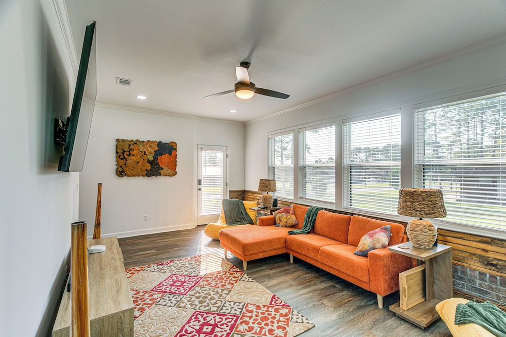 Close to Hospital & Dtwn! Quiet Waycross Home