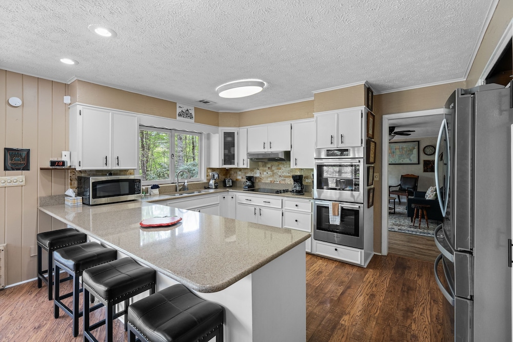 Cosby Mountain Lodge 4 Bedroom Home