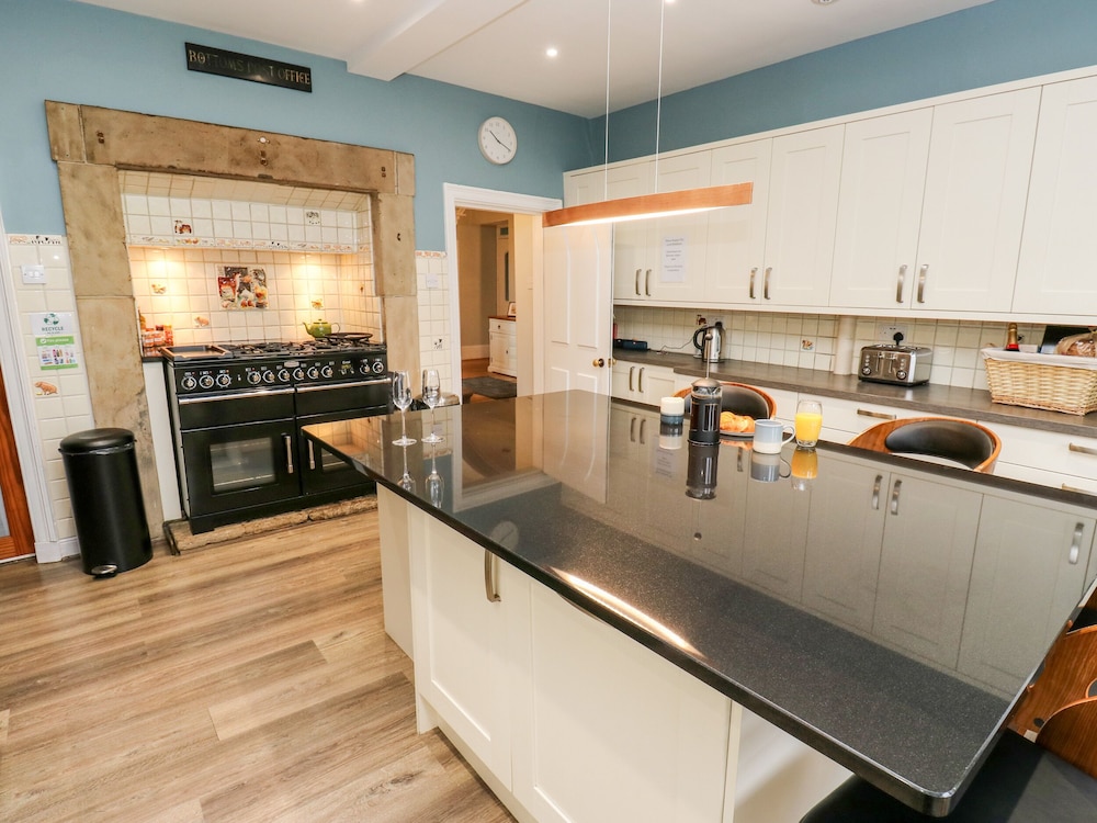 The Old Post Office - Pet Friendly Group Stays in Holmfirth