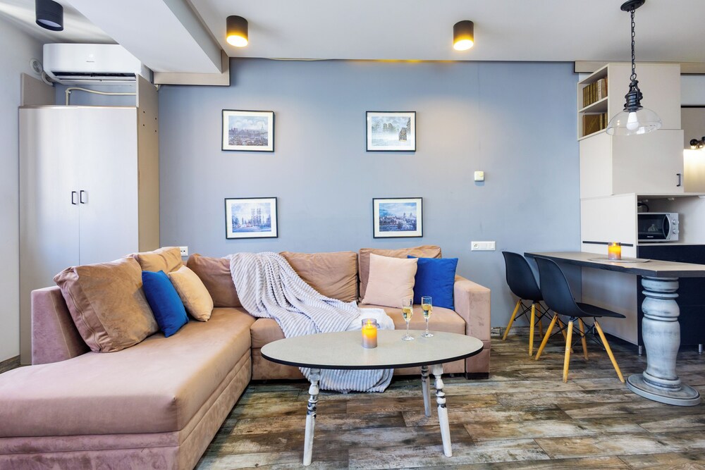 Apartment by Luxe Group SN400