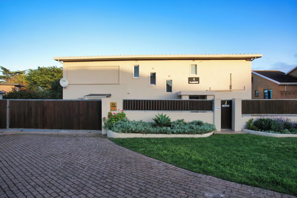 Tasties' Langebaan 8 Sleeper