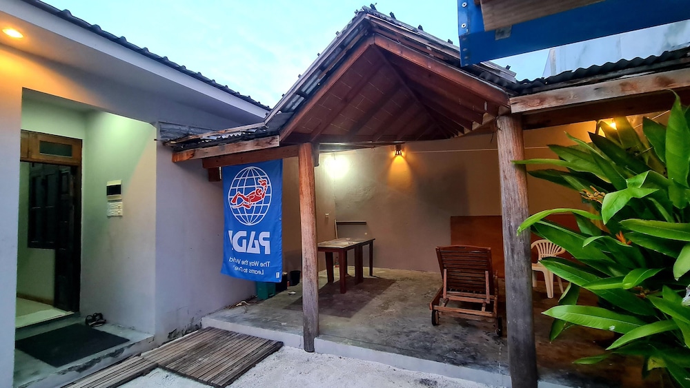 Jerrys Dive Lodge photo 3