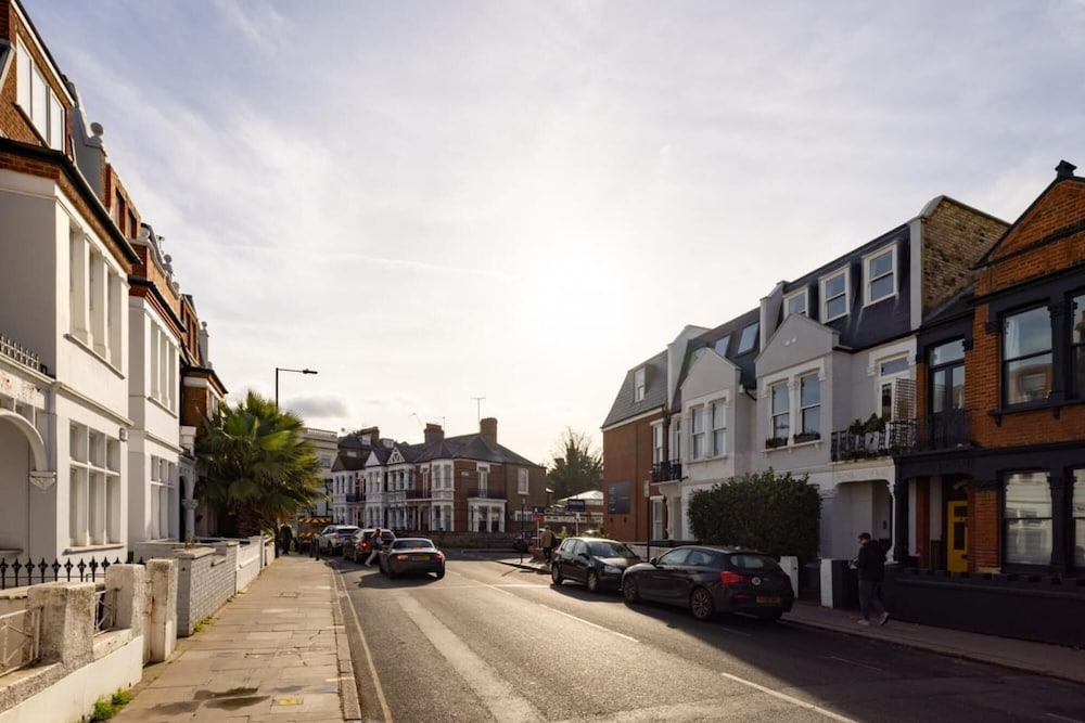 The London Crib - Relaxing 1bdr Flat With Terrace