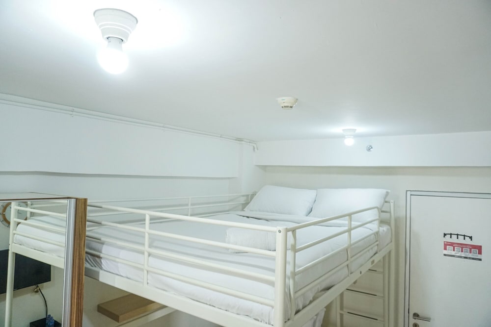 Compact and Scenic Studio Room Green Bay Pluit Apartment view 5