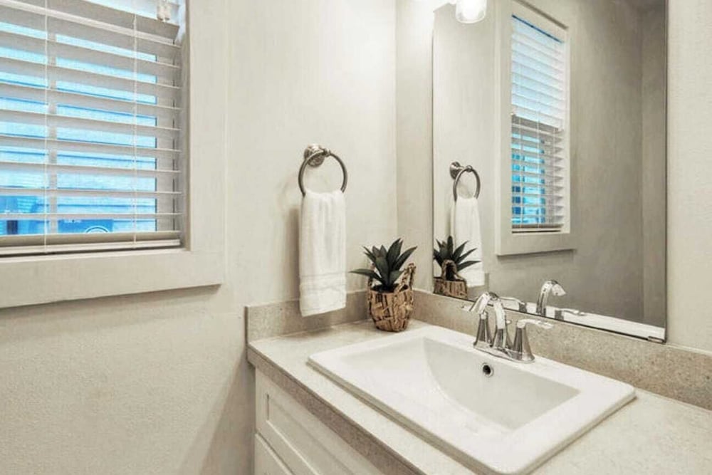 Sleeps 20 2 Homes in Mercer Village w/ Pool Heart of Old Town, Walkable