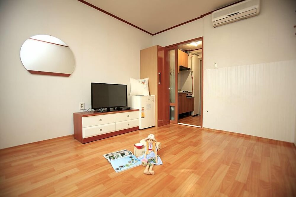 Mangsang East House