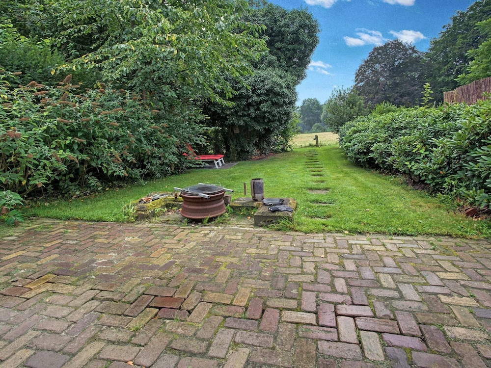 Picturesque Holiday Home in Oldenzaal With Jacuzzi, photo 18
