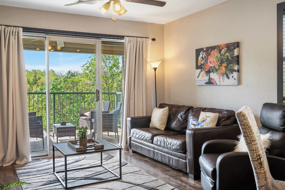 Peaceful Resort Condo Holiday Home for 6