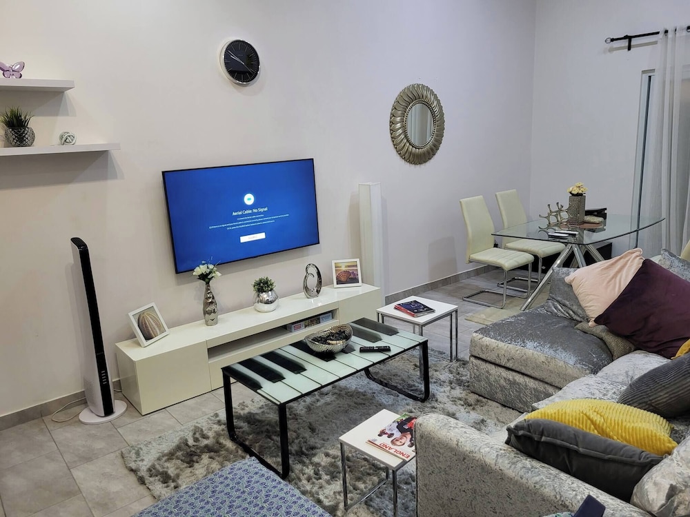 Serene Oasis in East Legon Hills - Chic 2 Bedroom Retreat