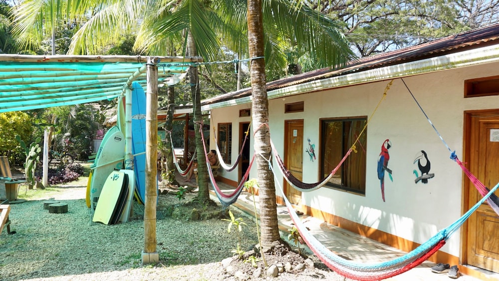 Don Jons Lodge -Surf & Yoga