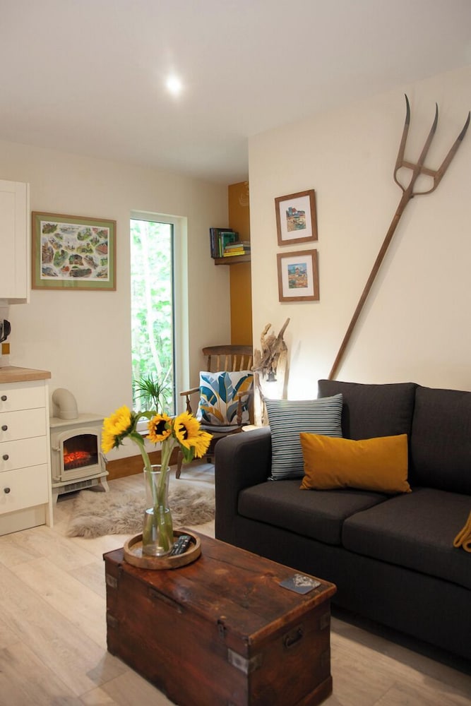 Hayne Barn Estate - Private Estate : 6 Eco Lodges - 1 Studio