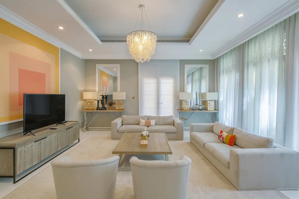 Prvt Pool Beach in Luxury Palm Jumeirah Villa