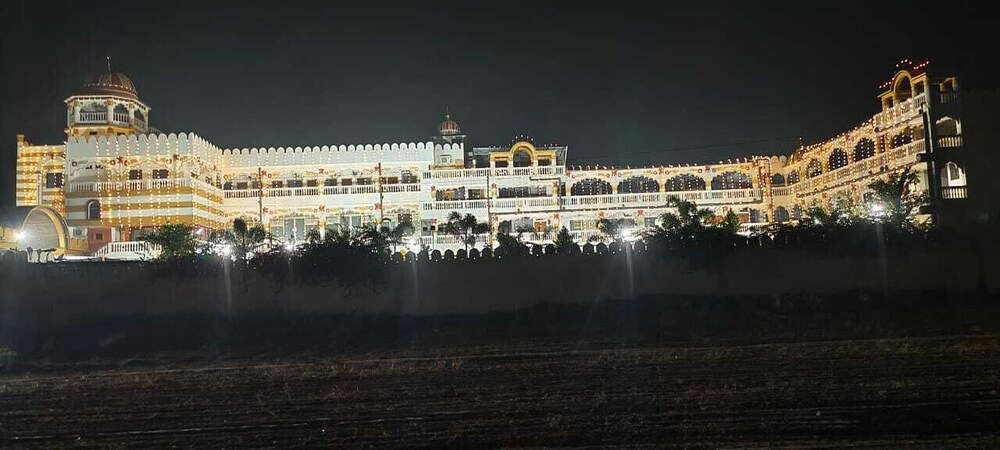 Hotel Karishma Palace Badnawar