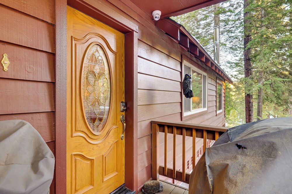 5 Mi to Dodge Ridge: Cabin in Strawberry