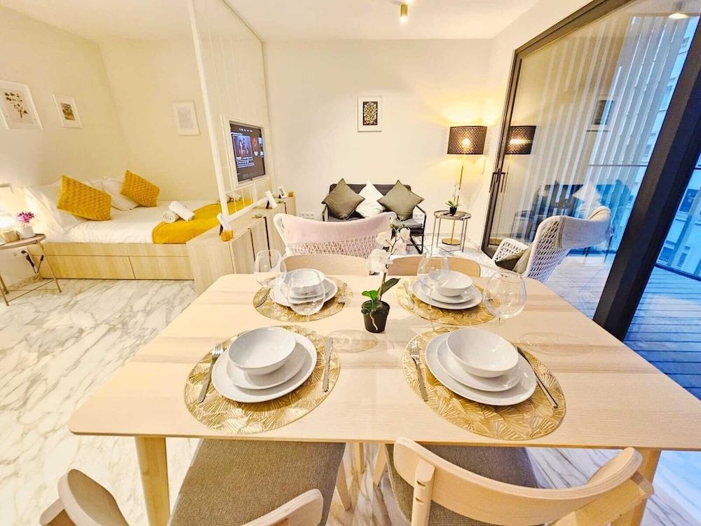 Cosy Terrace Studio close to city center