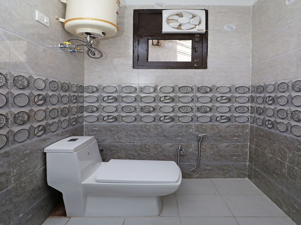 OYO 12738 Hotel Diamond
