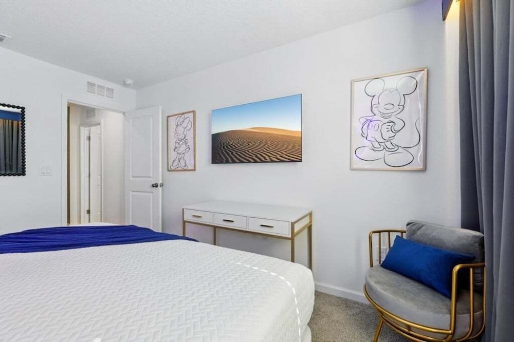 Beautiful Chic Radiance Home With Pool 5 Bedroom Townhouse