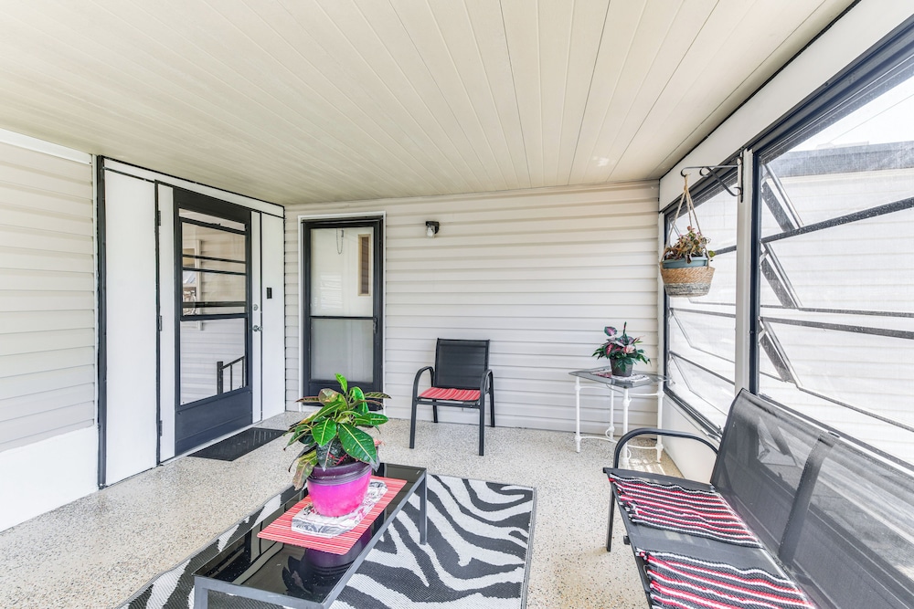 2 Mi to Ellenton Outlets: Home w/ Community Perks!