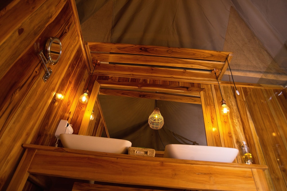 Wildlux Serengeti Camp