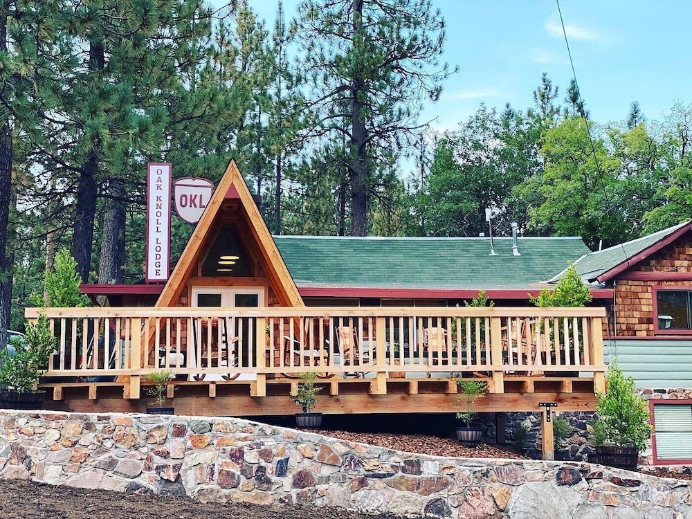 Oak Knoll Lodge