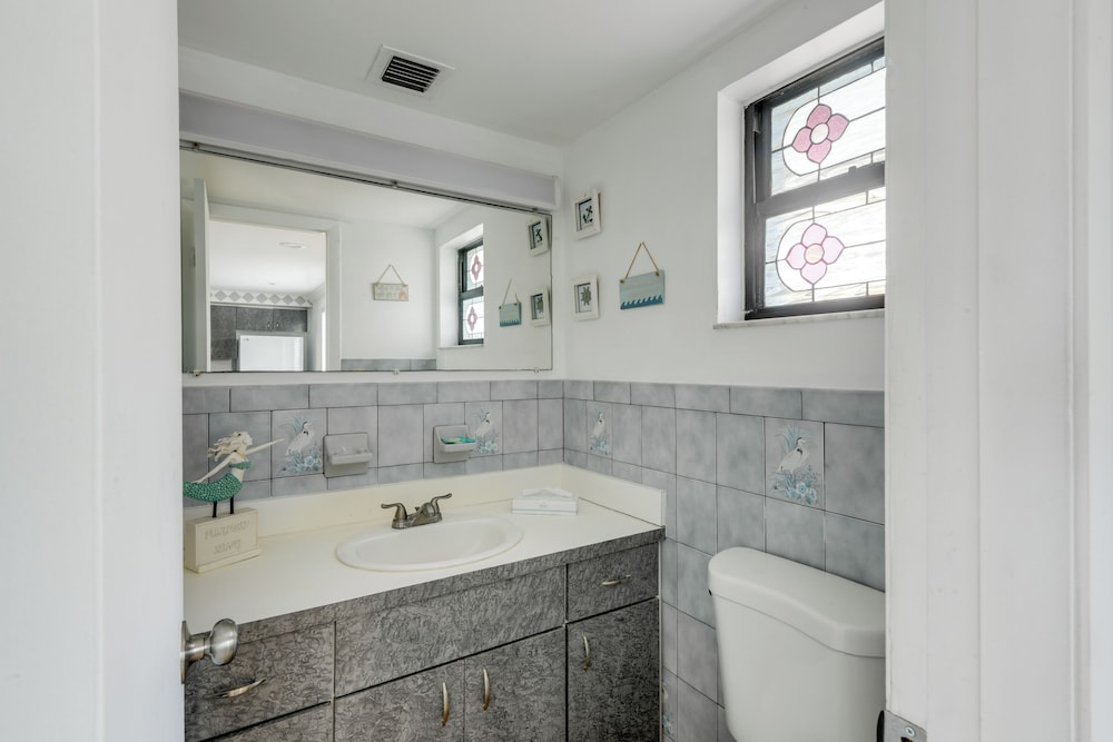 Walk to Beach: Florida Keys Gem w/ Ocean Views