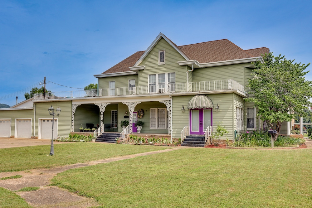 Paris Vacations - Paris Vacation Rental  15 Mi to Mount Magazine! - Property Image 18