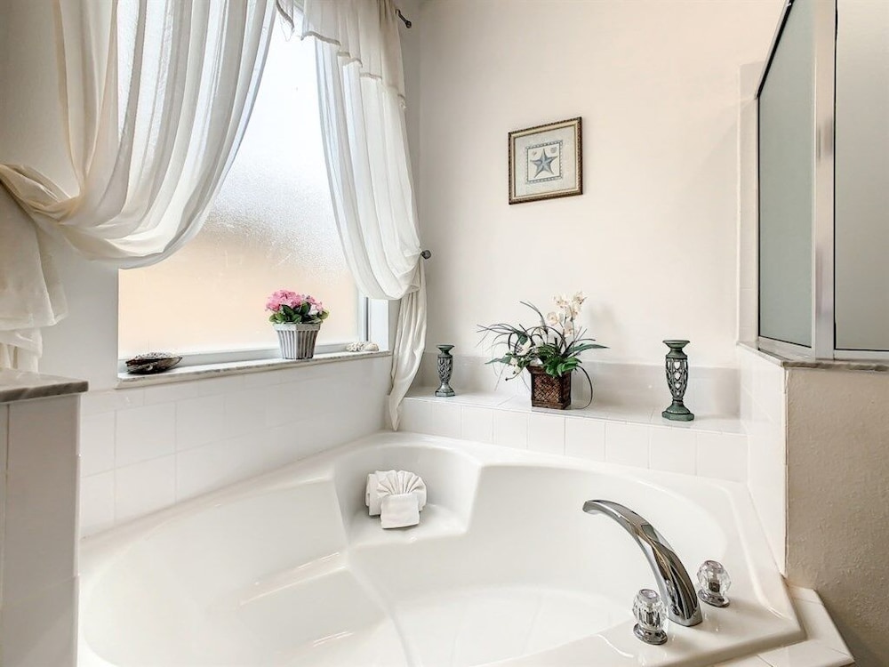 Elegant Emerald Island Getaway Pool, Spa & Games Close To Disney! 7 Bedroom Villa