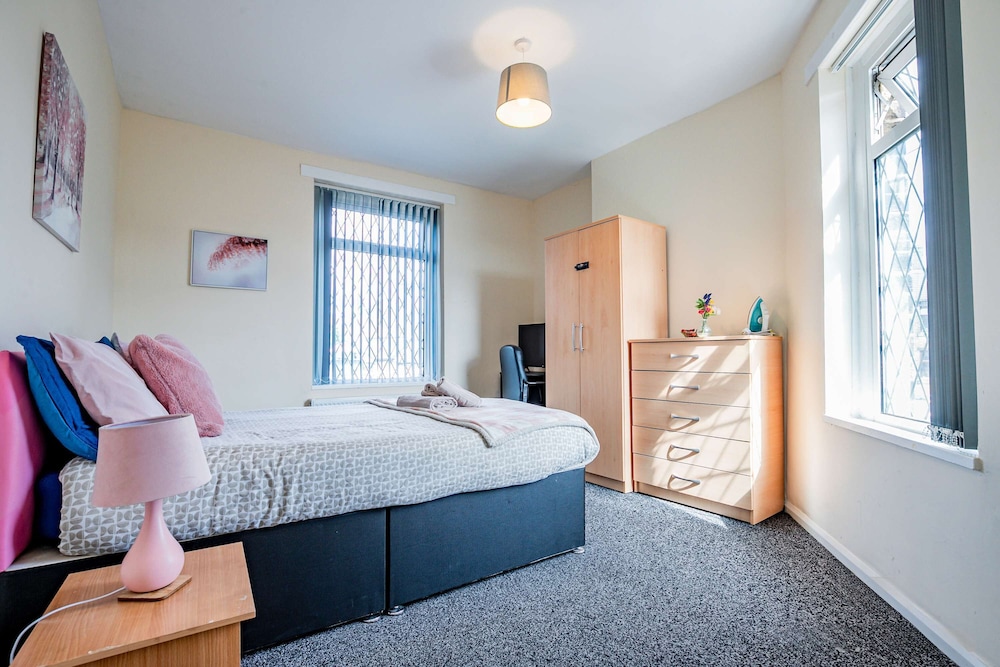 Host Stay Park Cliffe House
