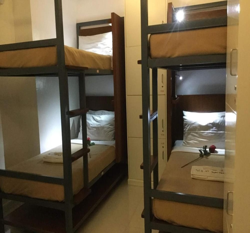 Townhouse OAK Makati Manila Near PNR Pasay Evangelista formerly VIP Suites