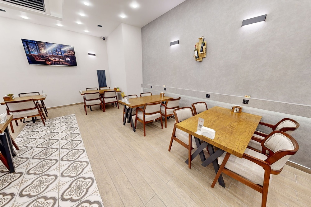 King City Otel - Image 50