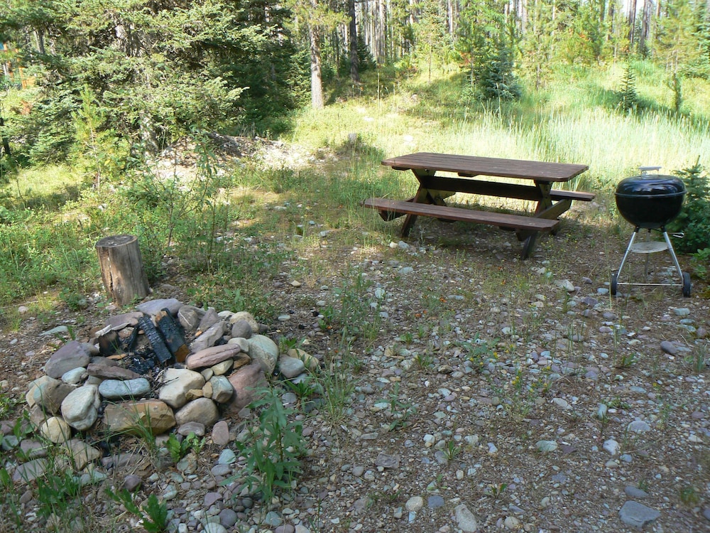 Smoky Bear Ranch Bed & Breakfast & Cabins