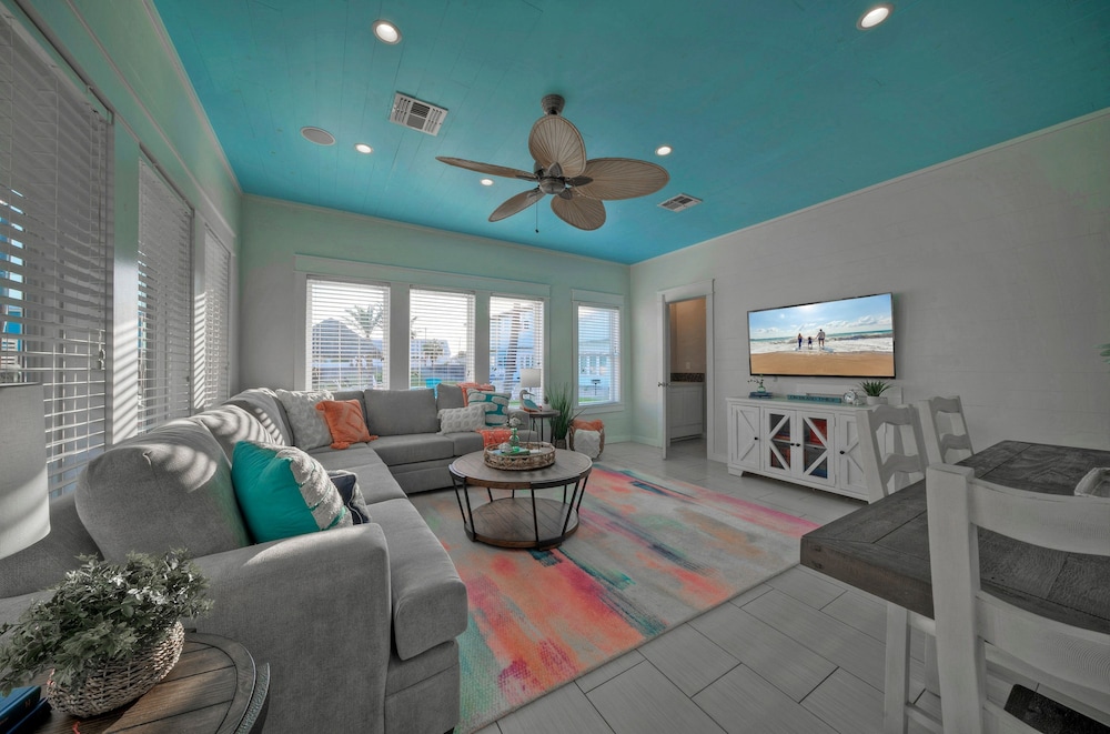 Seahorse Cove by Avantstay Pool Access by Beach