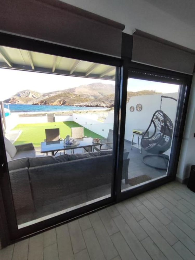 Marilous House - Skyros Beachfront Getaway