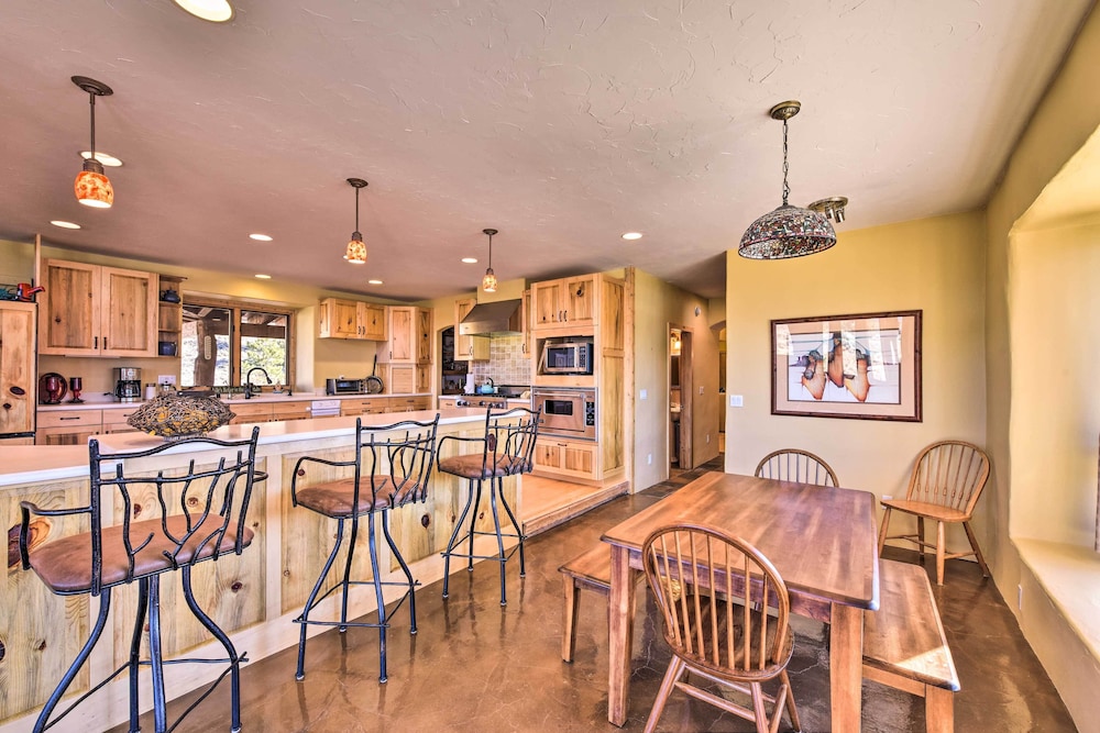 Luxe Twin Lakes House w/ Mountain & Lake Views! view 3
