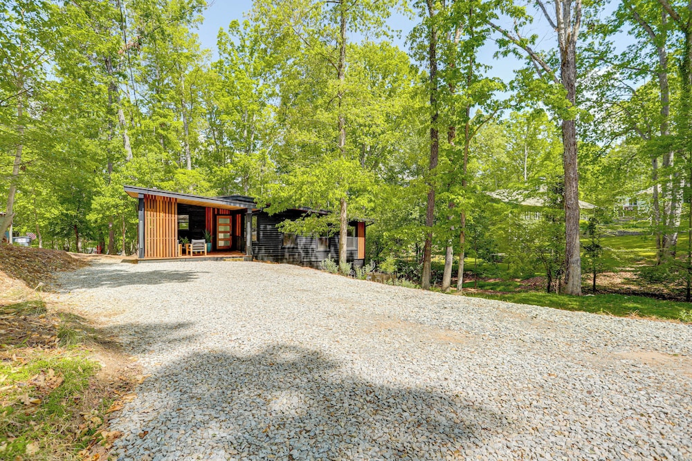 Lakefront Home w/ Private Dock in Gainesville!
